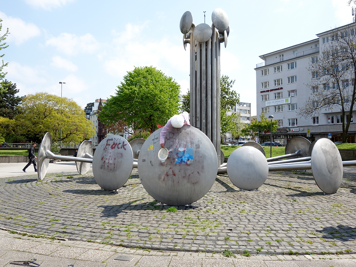 Marita Bullman; Photo: Christiane Obermayr;Open Source Group-Performance, 10.05.2016, Ebertplatz Cologne