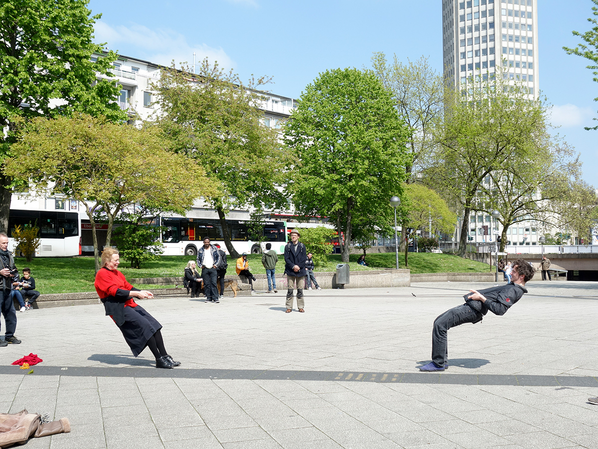 Karin Meiner, Thomas Reul; Photo Christiane Obermayr; Open Source Group-Performance, 10.05.2016, Ebertplatz Cologne